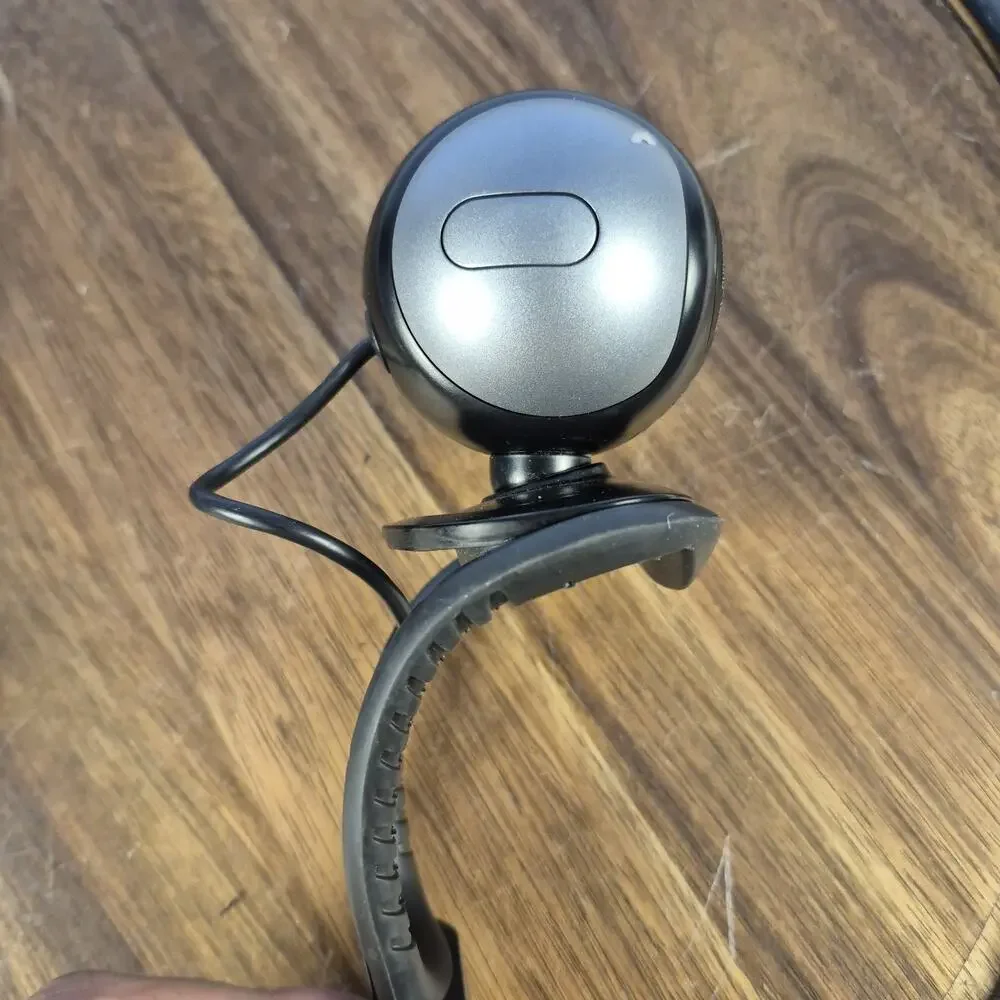 Logitech 1:3 Megapixel External USB Webcam - Picture 8 of 10